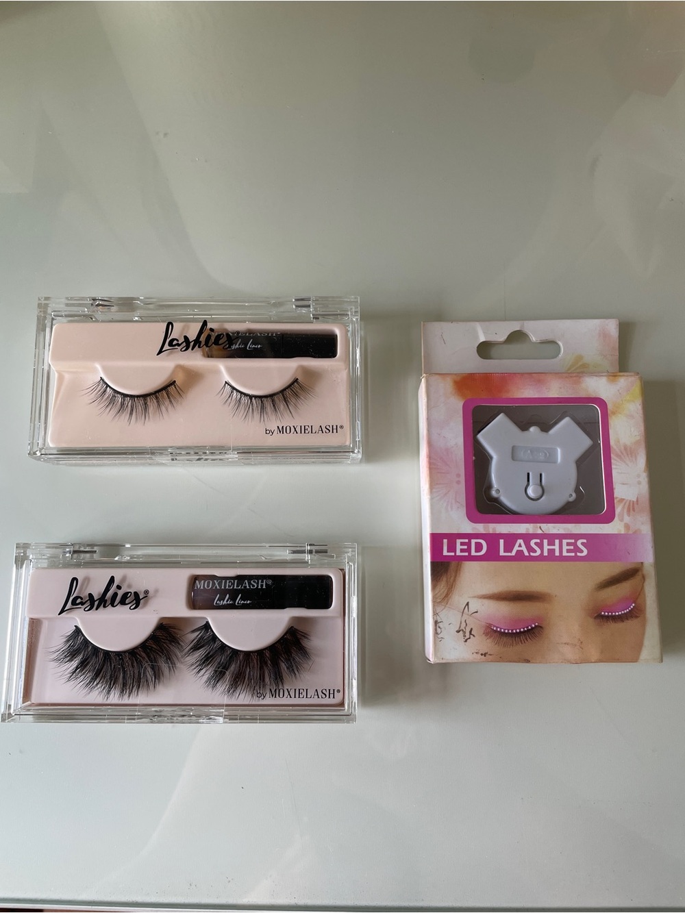 Moxielash Lashies False Lashes Set with LED Lashes - Pink Accents